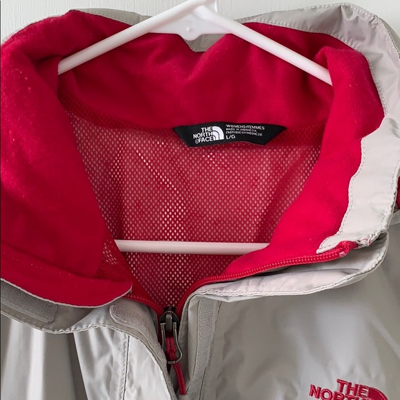 North face Women’s Rain Jacket - Picture 2 of 3
